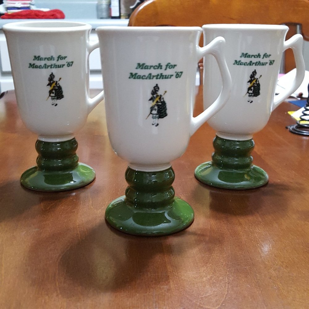 1967 'March for MacAtrhur Mugs. Vintage (3)